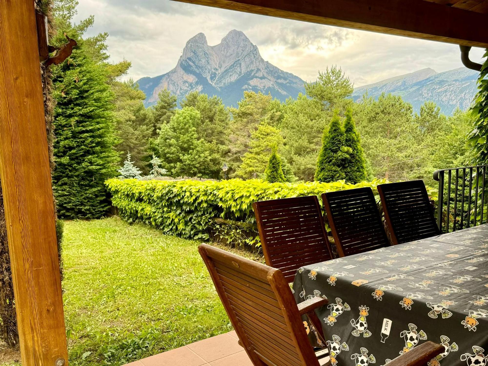 Cal Roig - Pedraforca Villa Saldes Exterior photo
